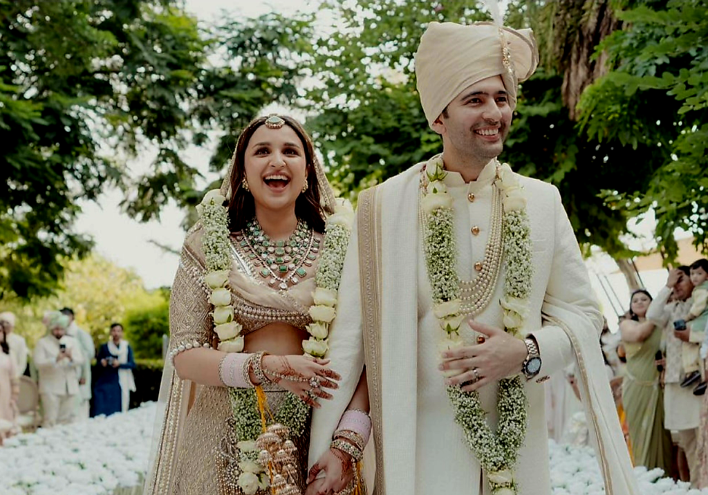 Parineeti Chopra marriage: मां ने किया खुलासा इस वजह से प्रियंका चोपड़ा अपनी बहन की शादी में नहीं आ पाई 
